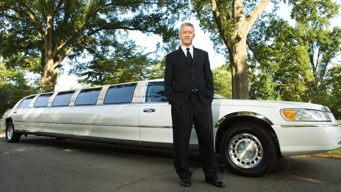 advantages and disadvantages of hiring a limousine for your wedding 1
