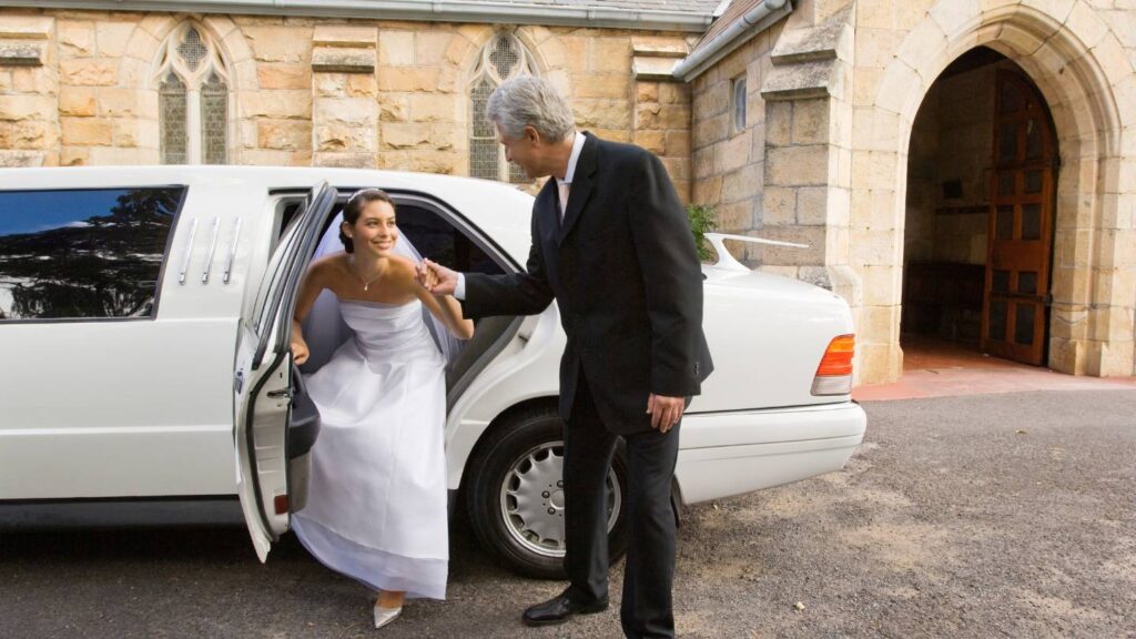 guide for hiring the perfect limo service on your wedding day