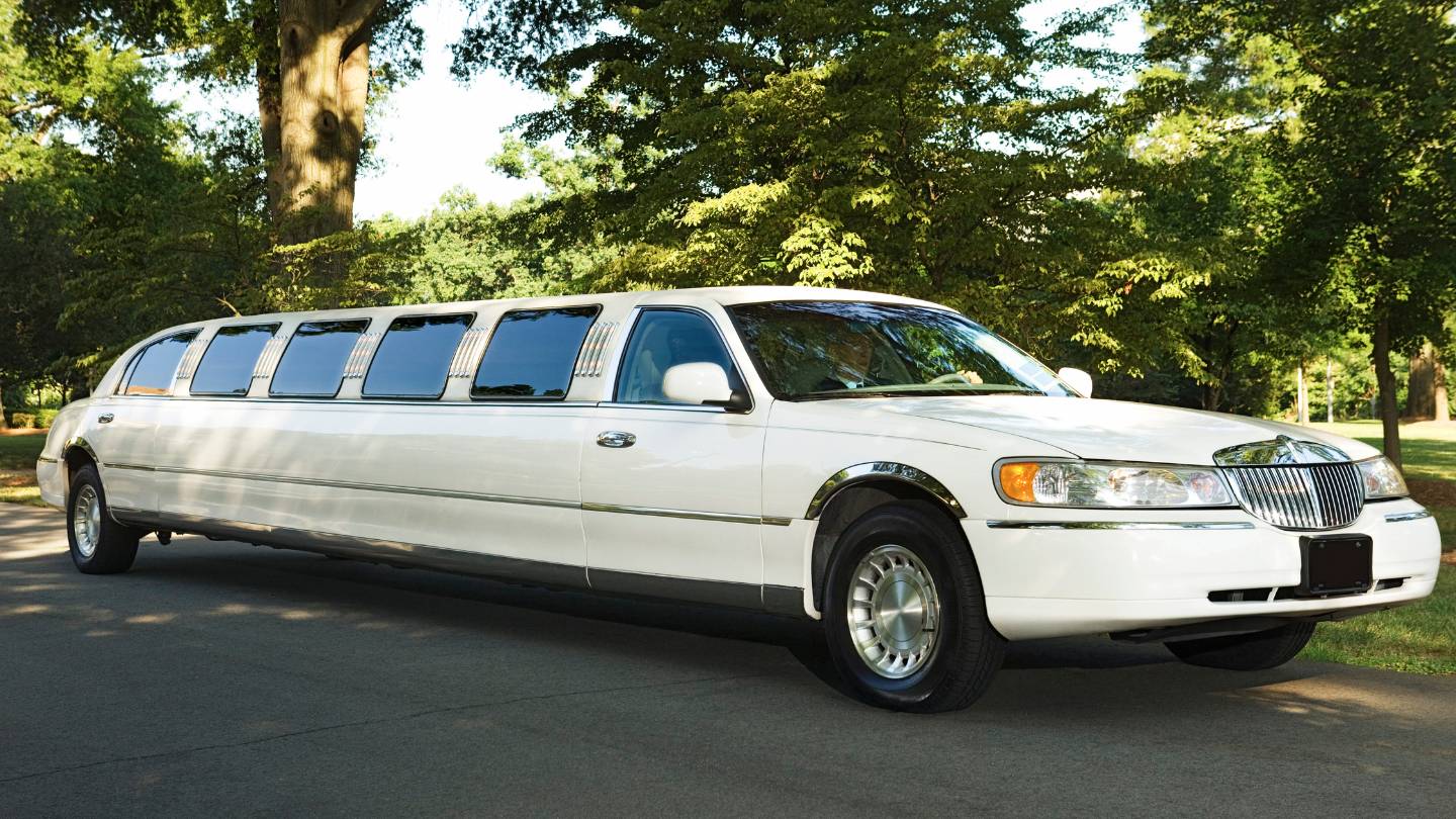 key factors to consider when hiring limousines 1